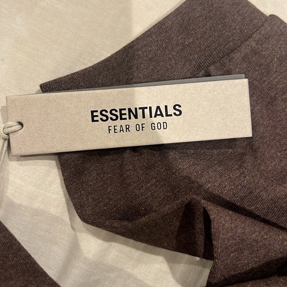 Essentials long sleeve - Picture 2 of 5